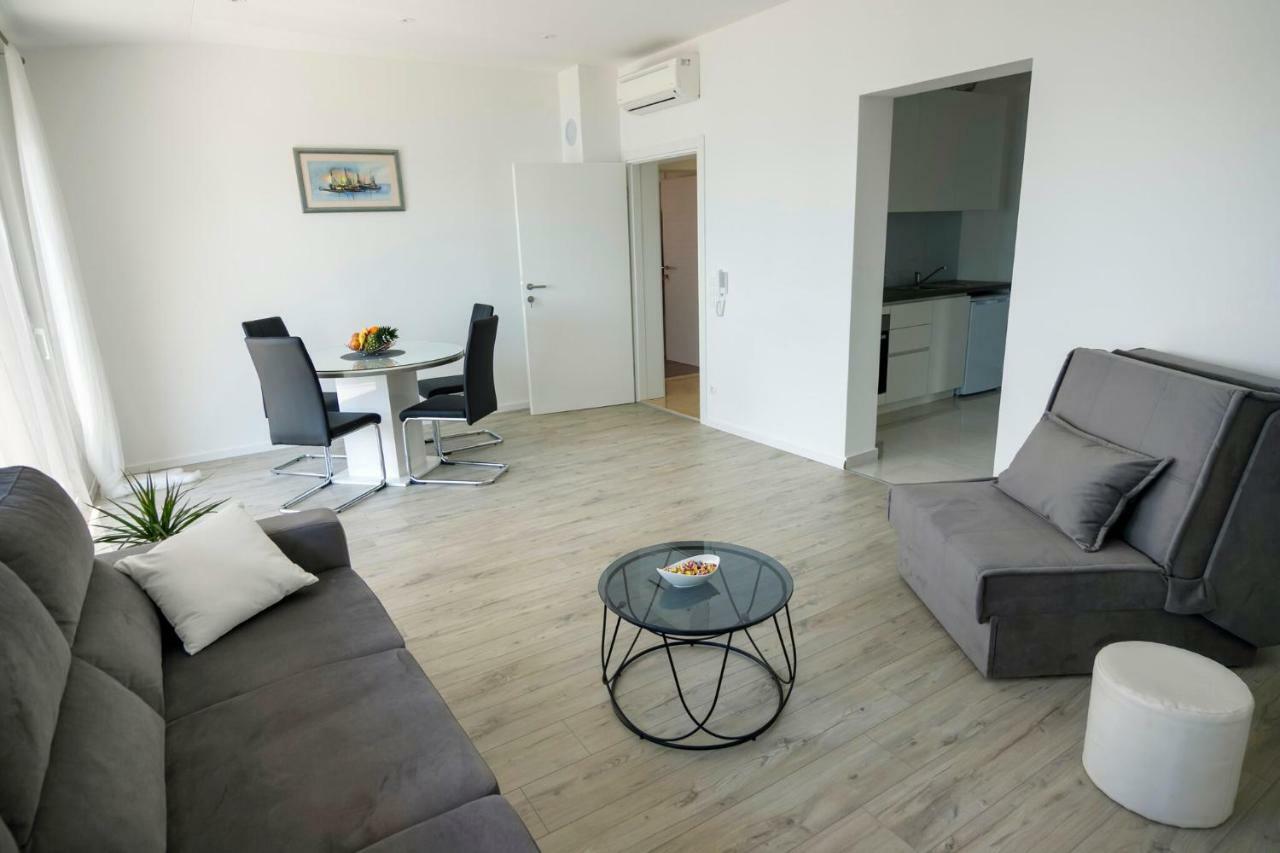 Apartmani Ticinovic Omiš Екстериор снимка