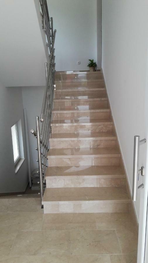 Apartmani Ticinovic Omiš Екстериор снимка